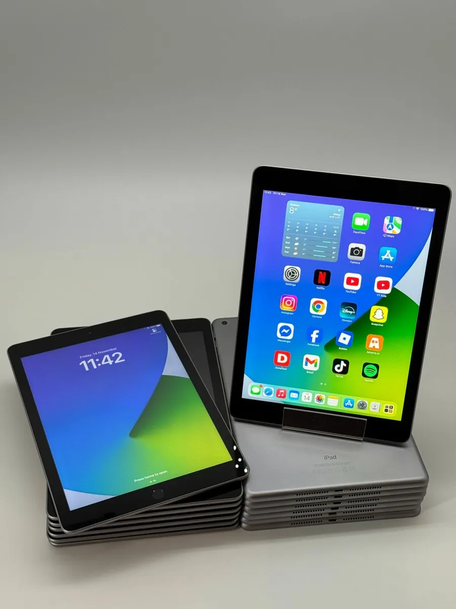 iPad 5th 32GB WiFi - Image 1