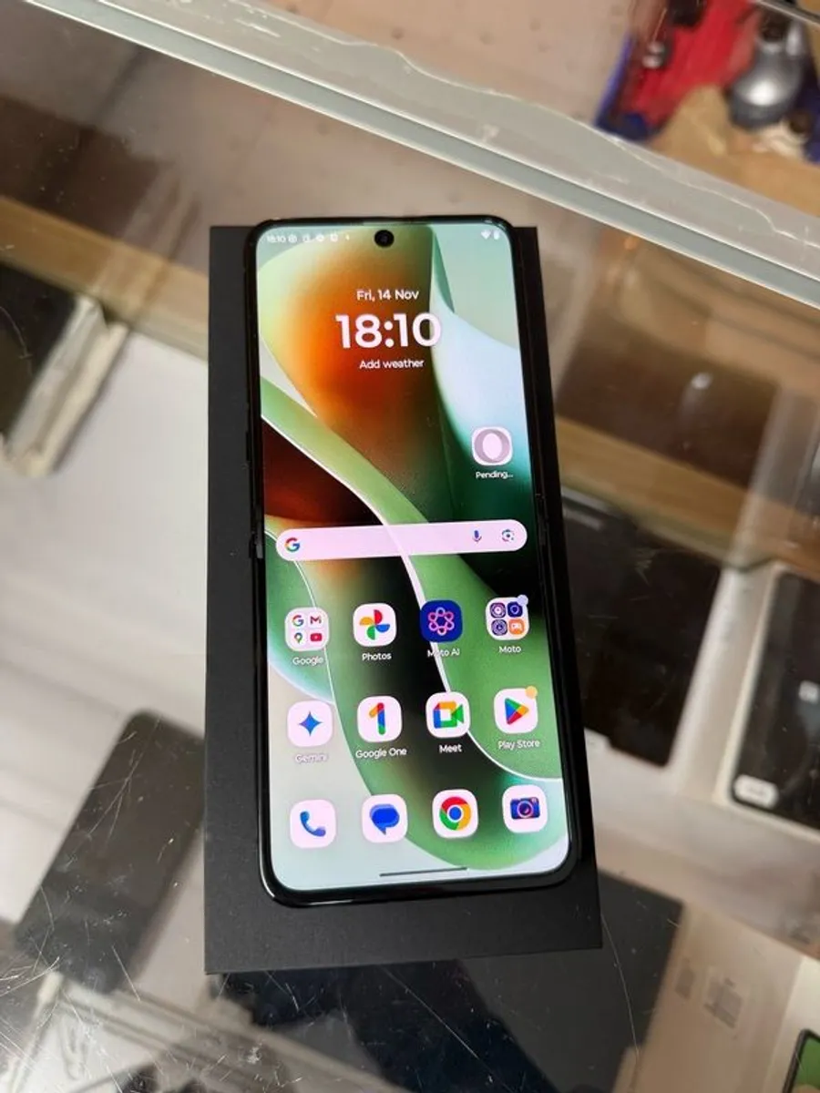 Motorola RAZR 60 Ultra 16GB RAM 512GB Pantone Scarab  Brand New  Unlocked - Image 1