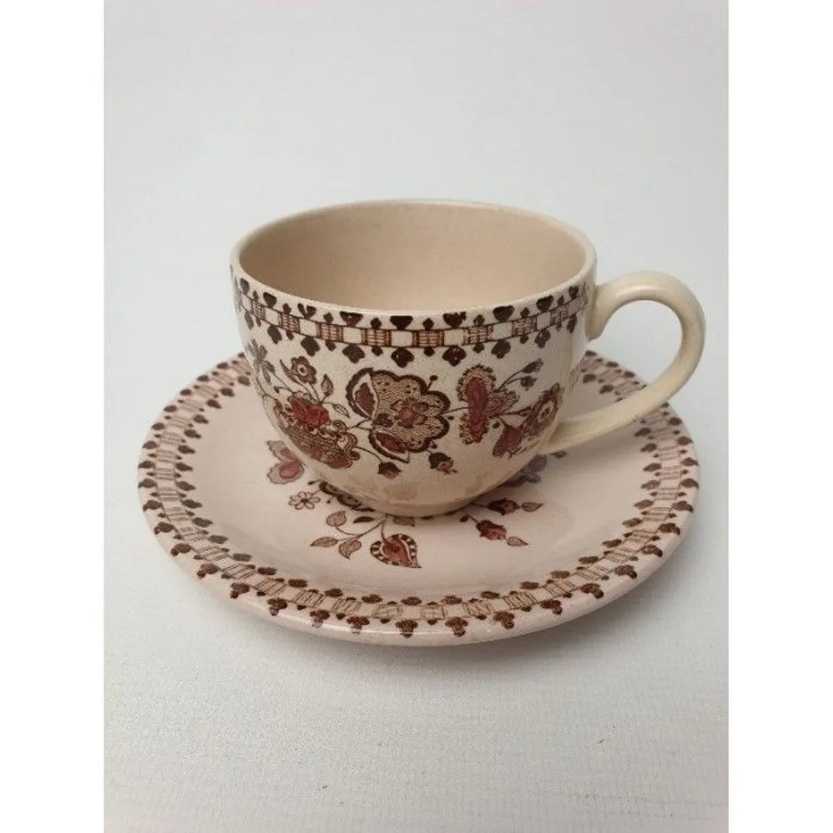 Johnson Brothers Jamestown 'Old Granite' 6 cups and saucers - Image 2