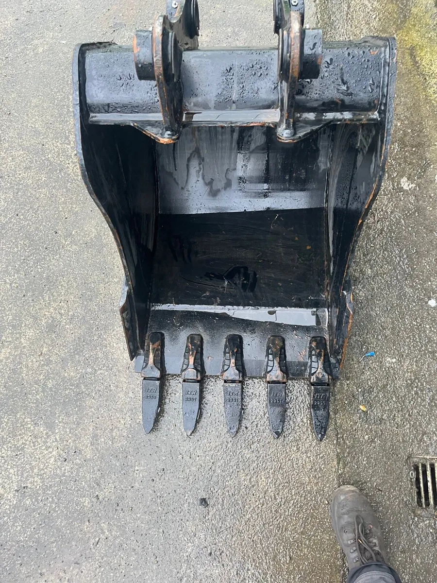 Jcb buckets - Image 1