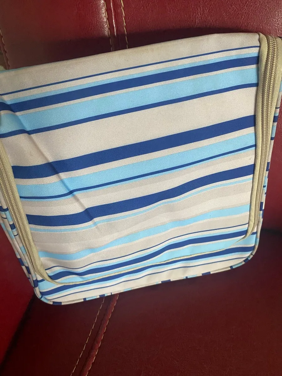 NEW-Oriflame Toiletry Bag - Image 1