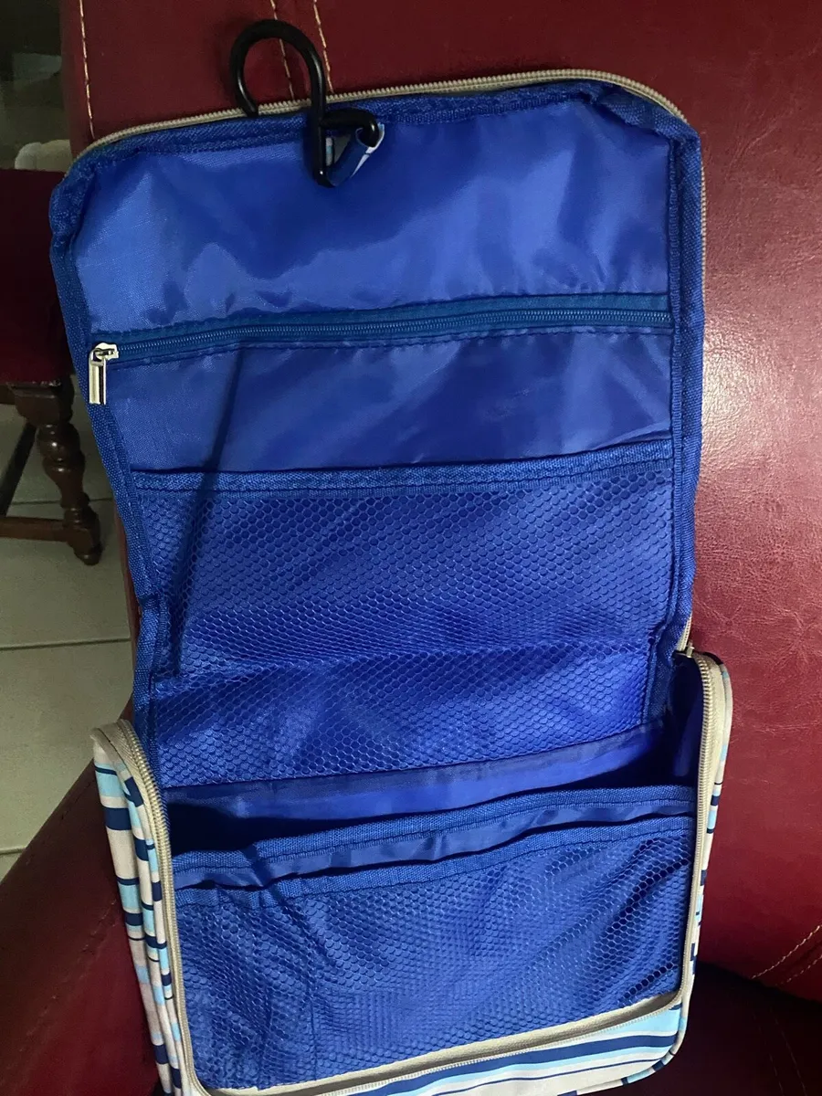 NEW-Oriflame Toiletry Bag - Image 2