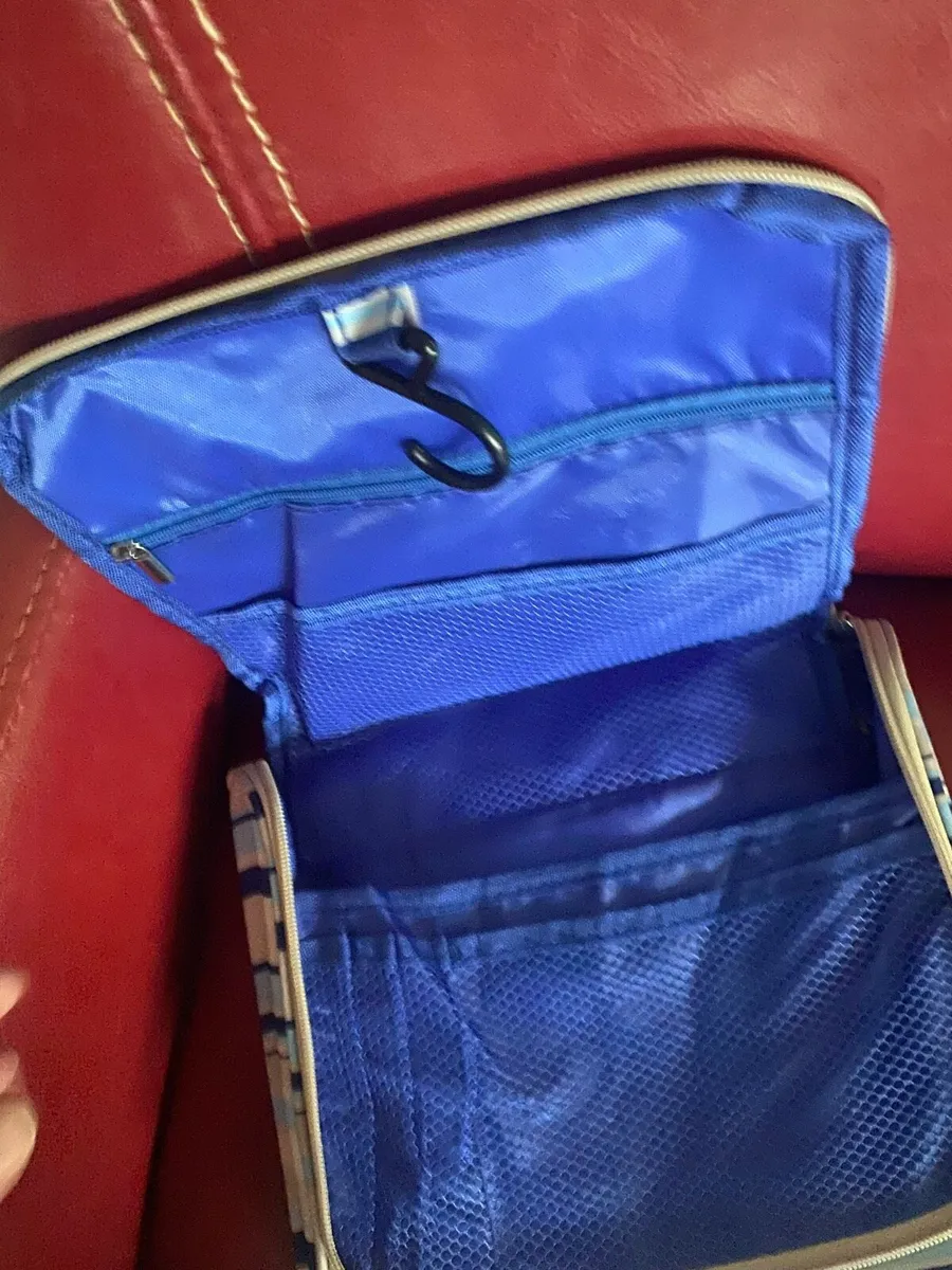 NEW-Oriflame Toiletry Bag - Image 3