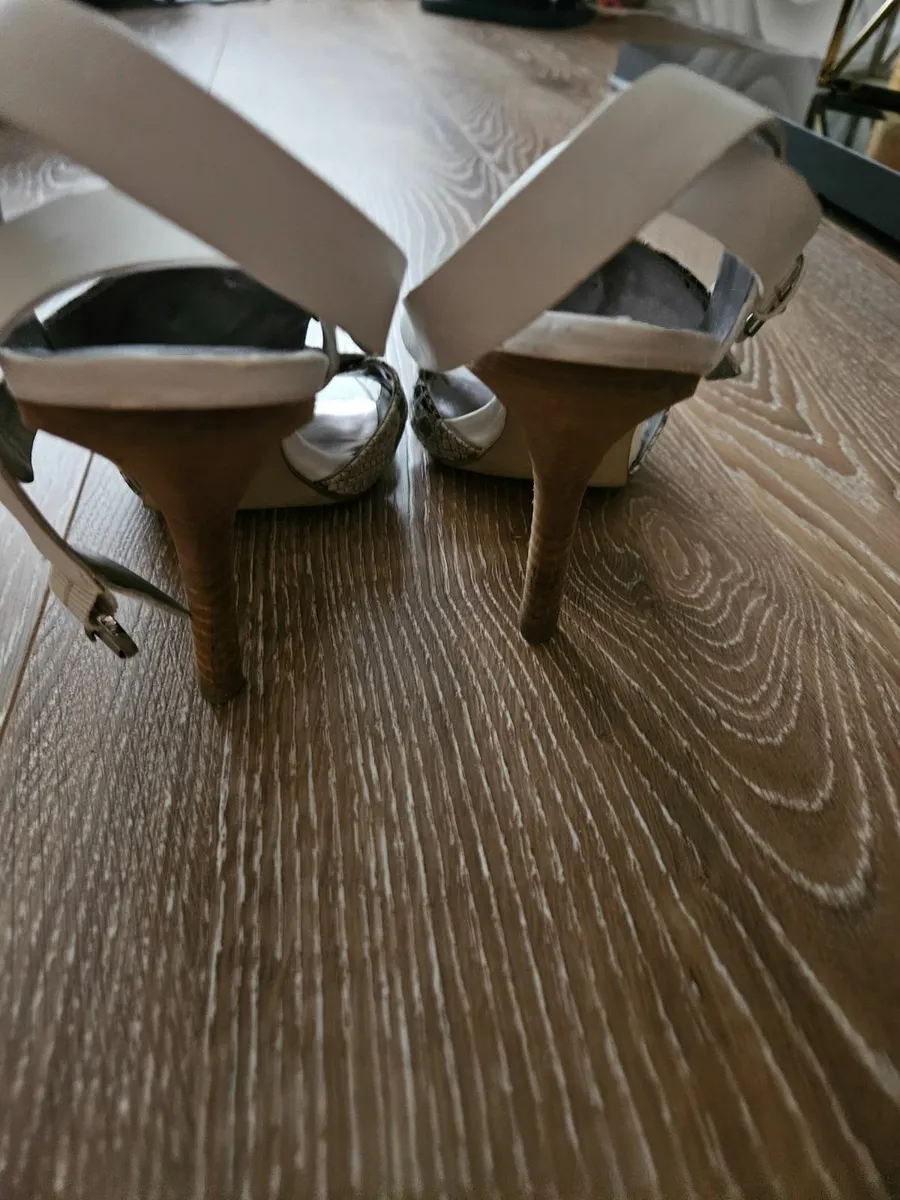 Guess hells. 39 size - Image 1