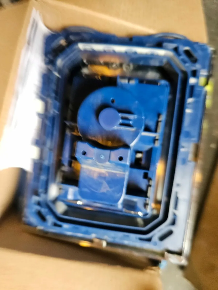 Grohe toilet flush - Image 2