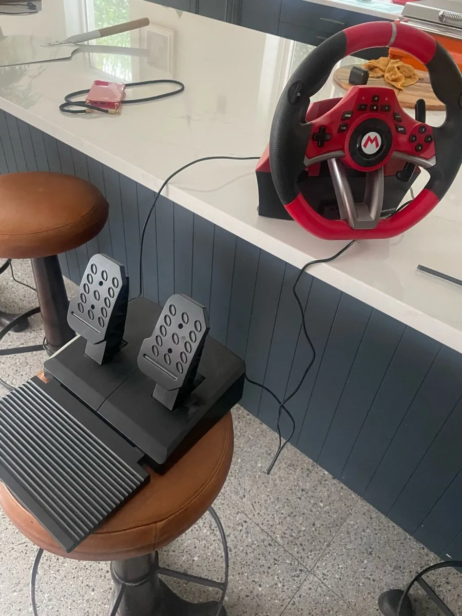 HORI Mario Kart Racing Wheel Pro Deluxe with pedal - Image 1