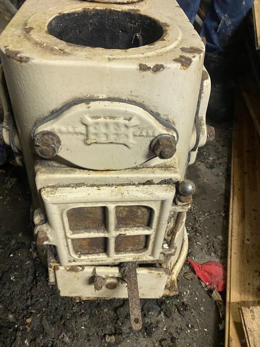 Antique stove - Image 1