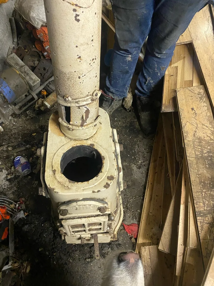 Antique stove - Image 2