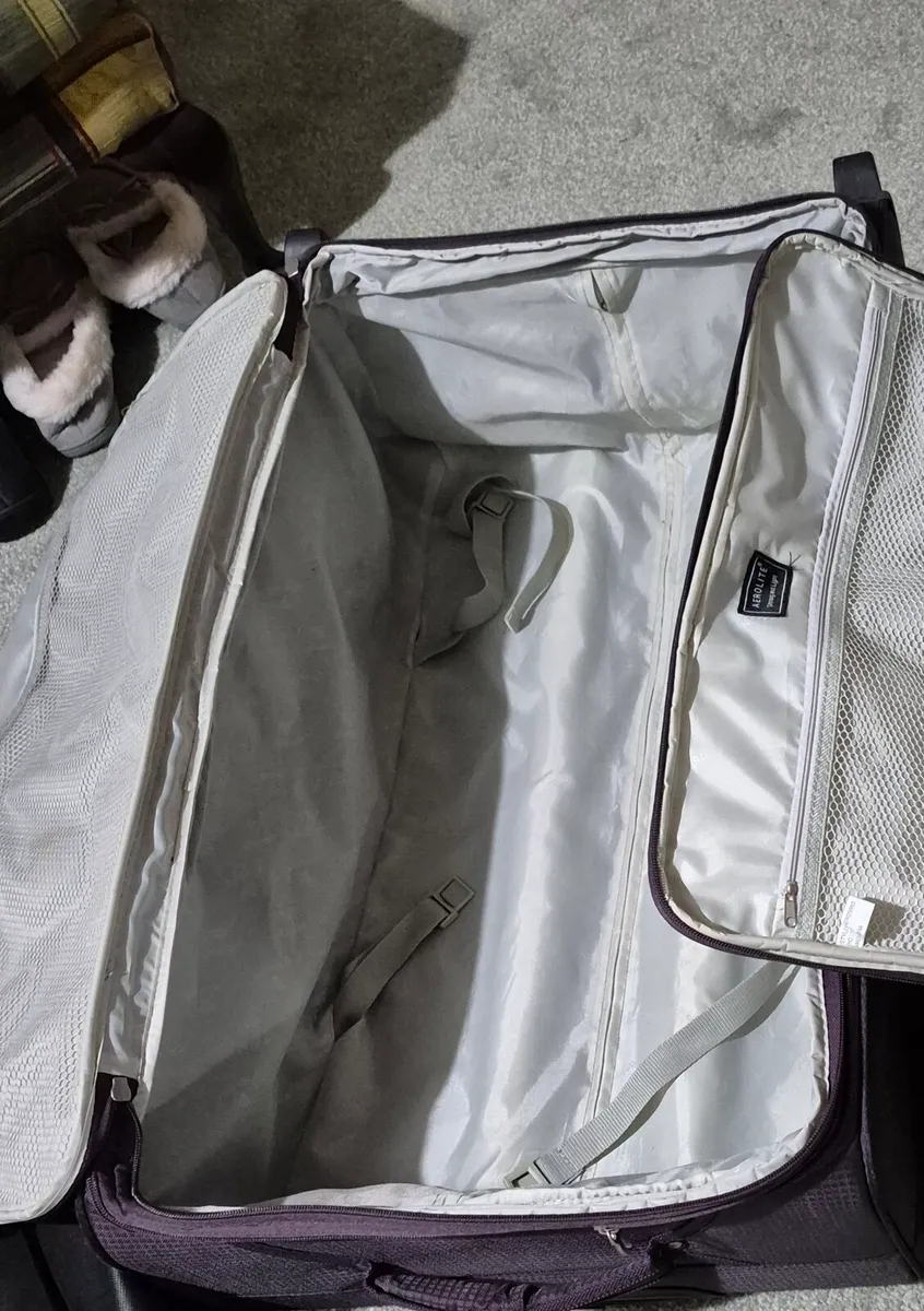 Large suitcase - Image 2