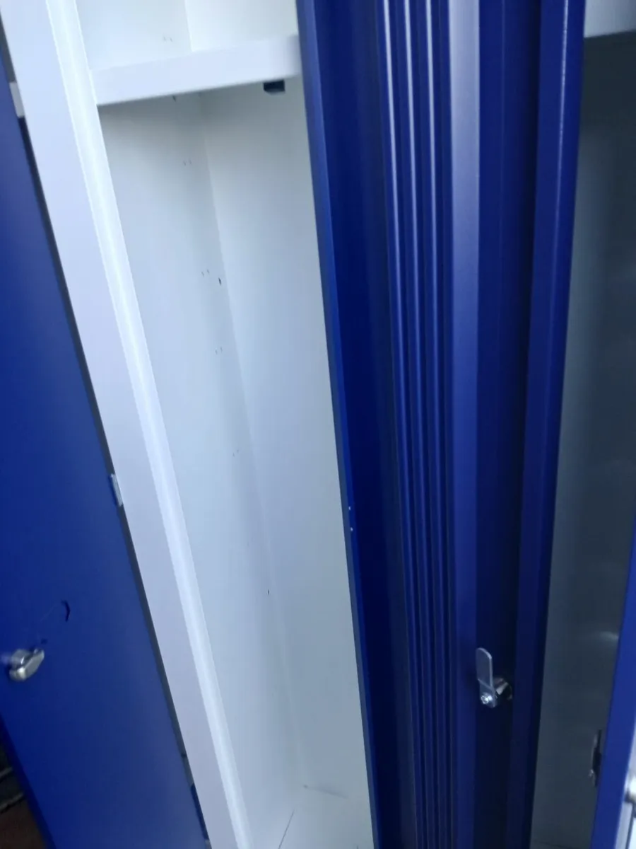 Sports locker new ....3x1....delivered - Image 2