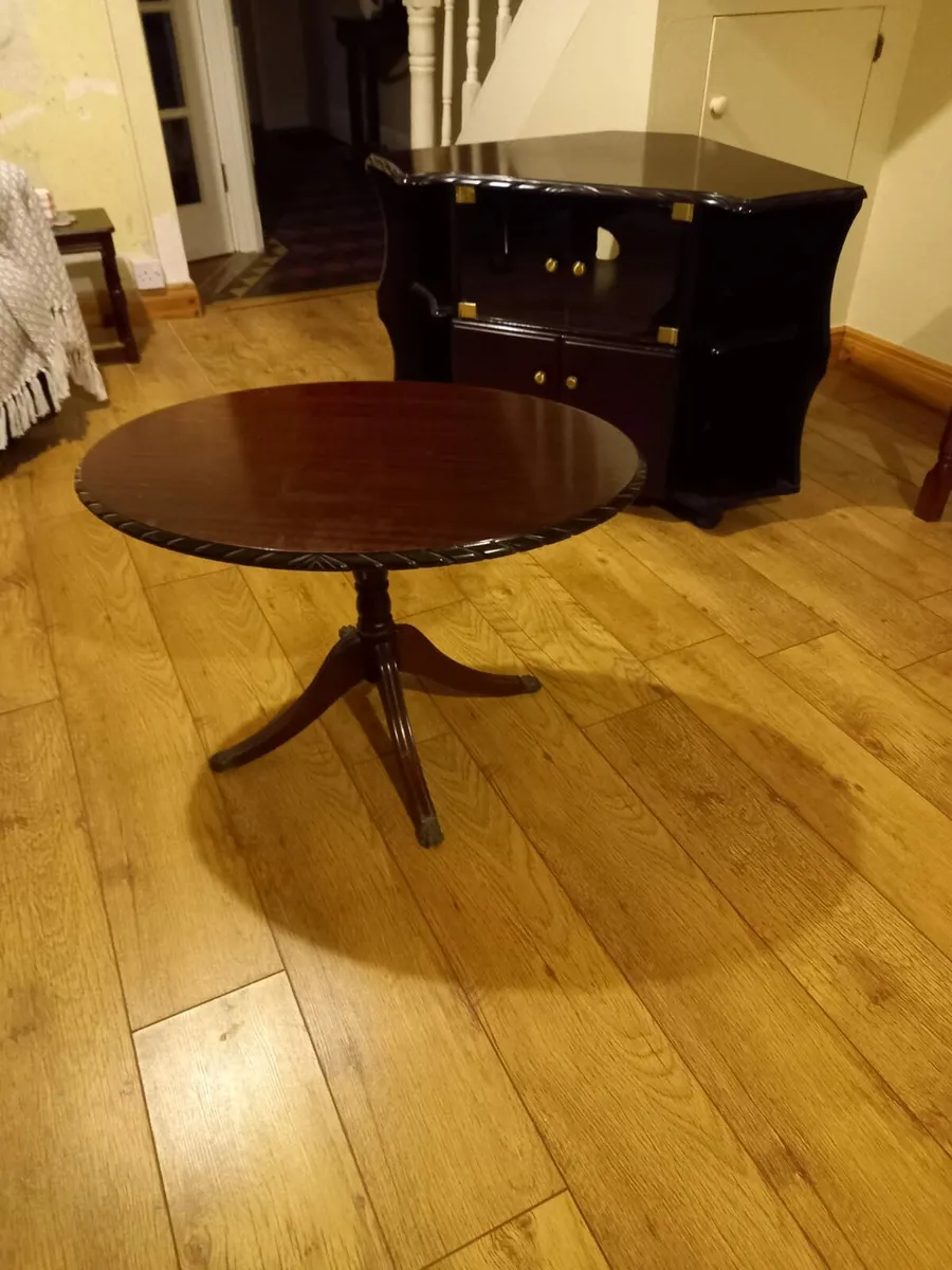 Stand and table - Image 2