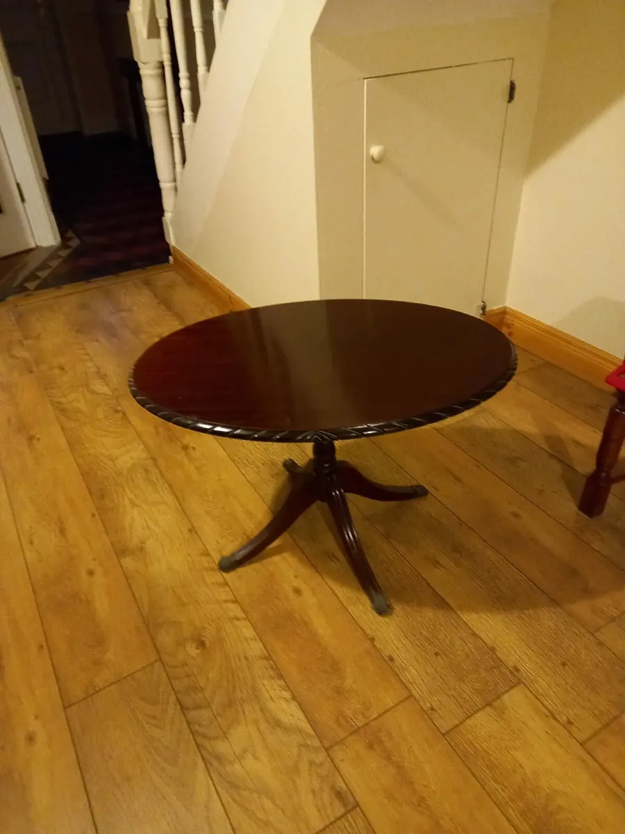 Stand and table - Image 3