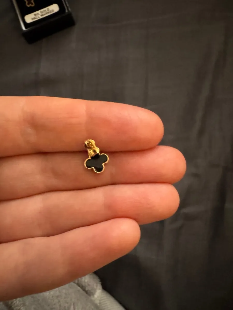 9ct gold onyx earrings - Image 4