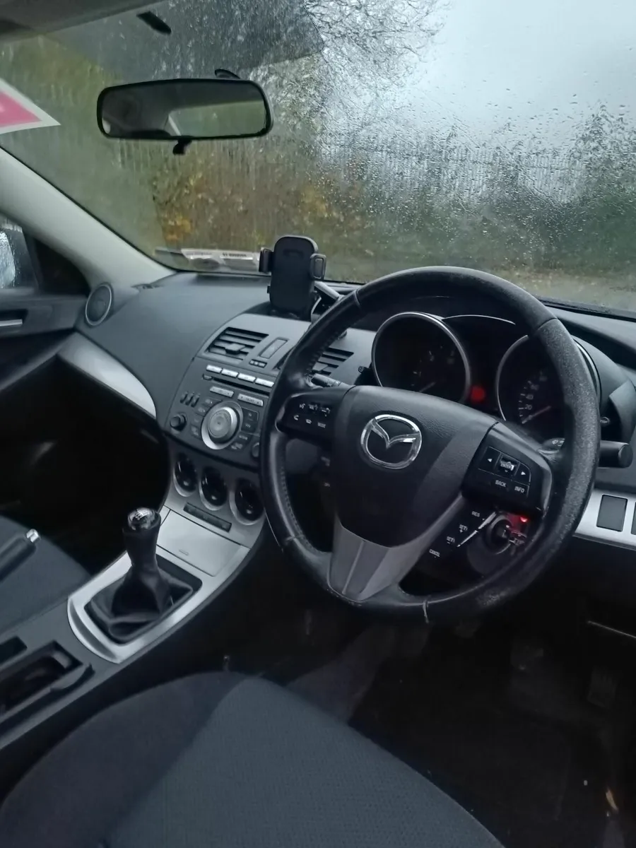 Mazda 3 2011 - Image 2