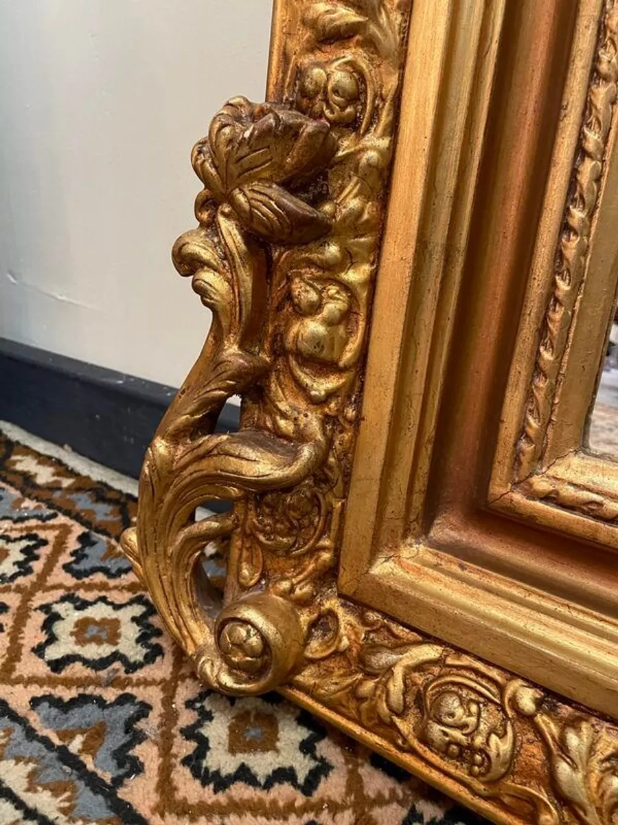 Beautiful Arch-Top French Gilt Mirror with Scroll & Foliage Detail - Image 3