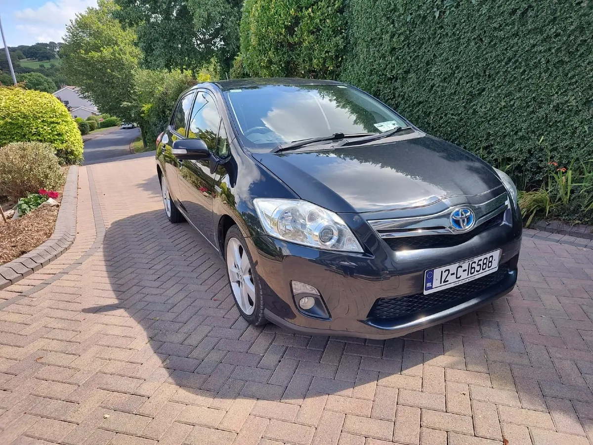 Toyota Auris 2012 - Image 2