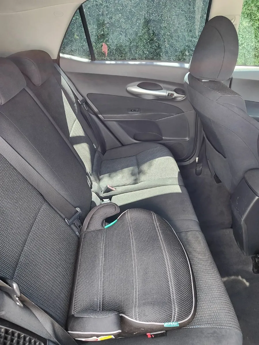 Toyota Auris 2012 - Image 3