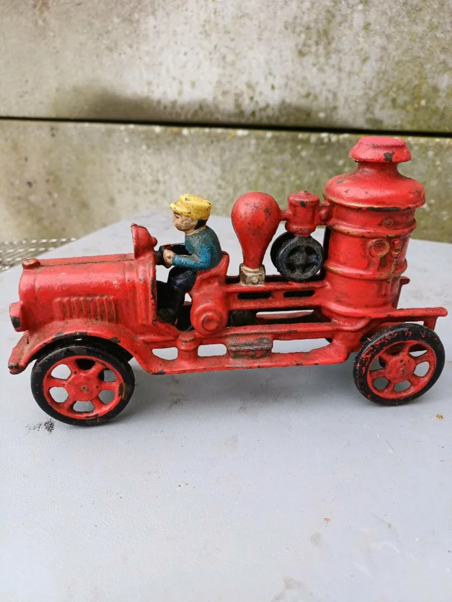 Vintage Cast-iron Fire Truck - Image 2
