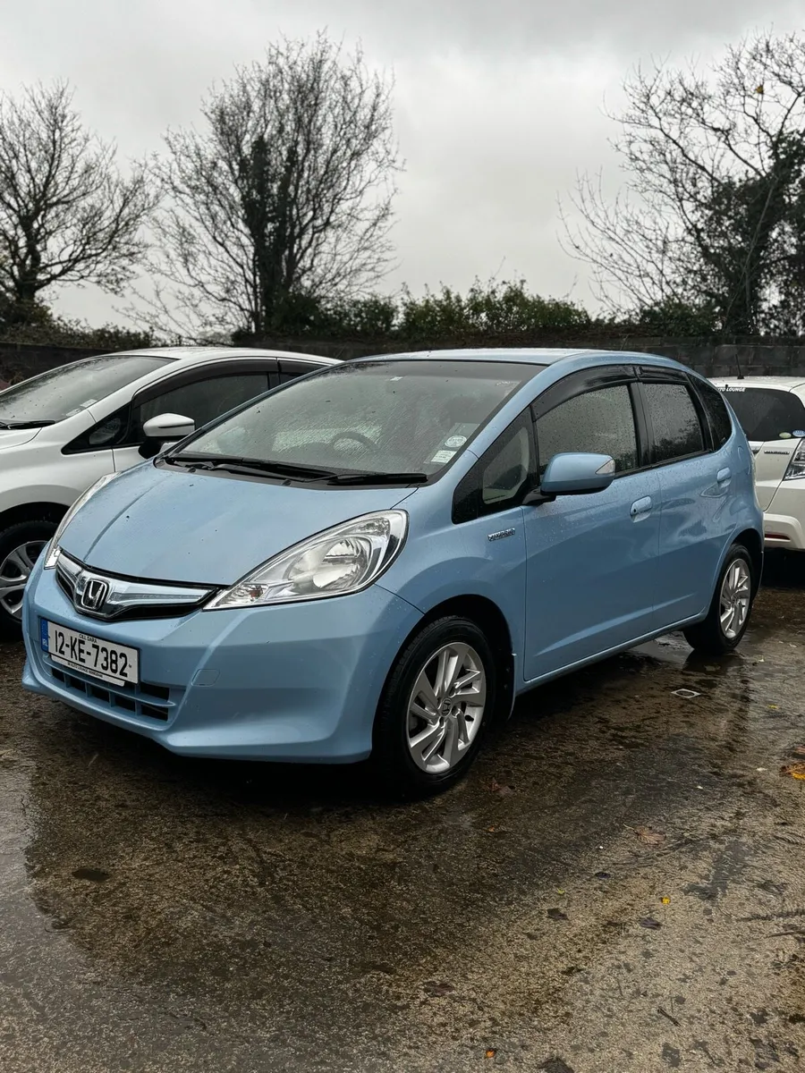 Honda Fit 1.3 Auto 49000kms 2012 - Image 2