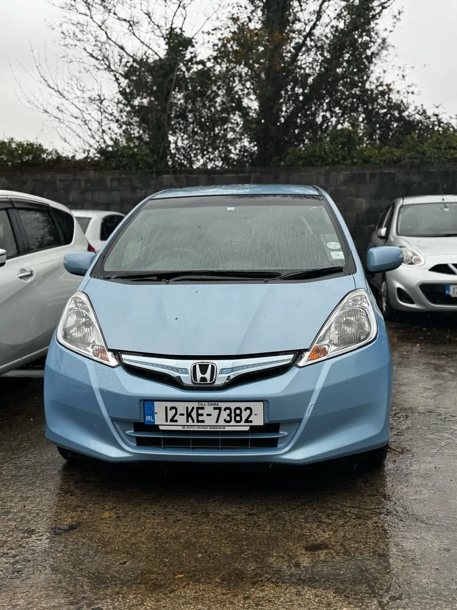 Honda Fit 1.3 Auto 49000kms 2012 - Image 3