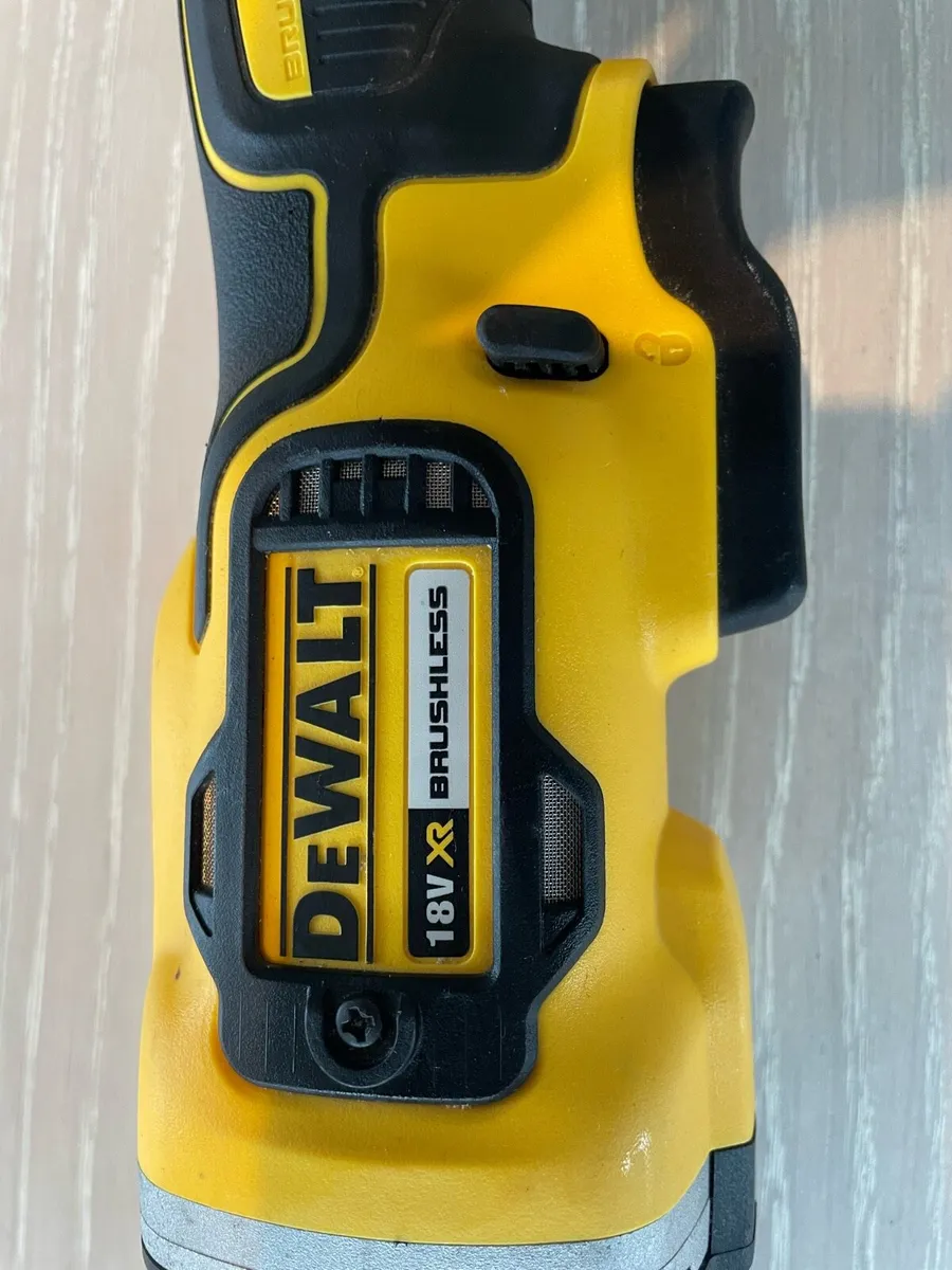 Dewalt DCG425 cordless doe grinder - Image 3