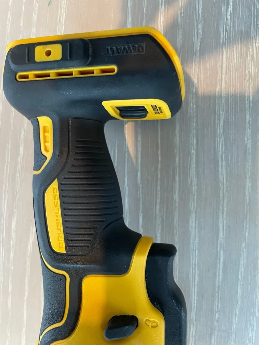 Dewalt DCG425 cordless doe grinder - Image 4