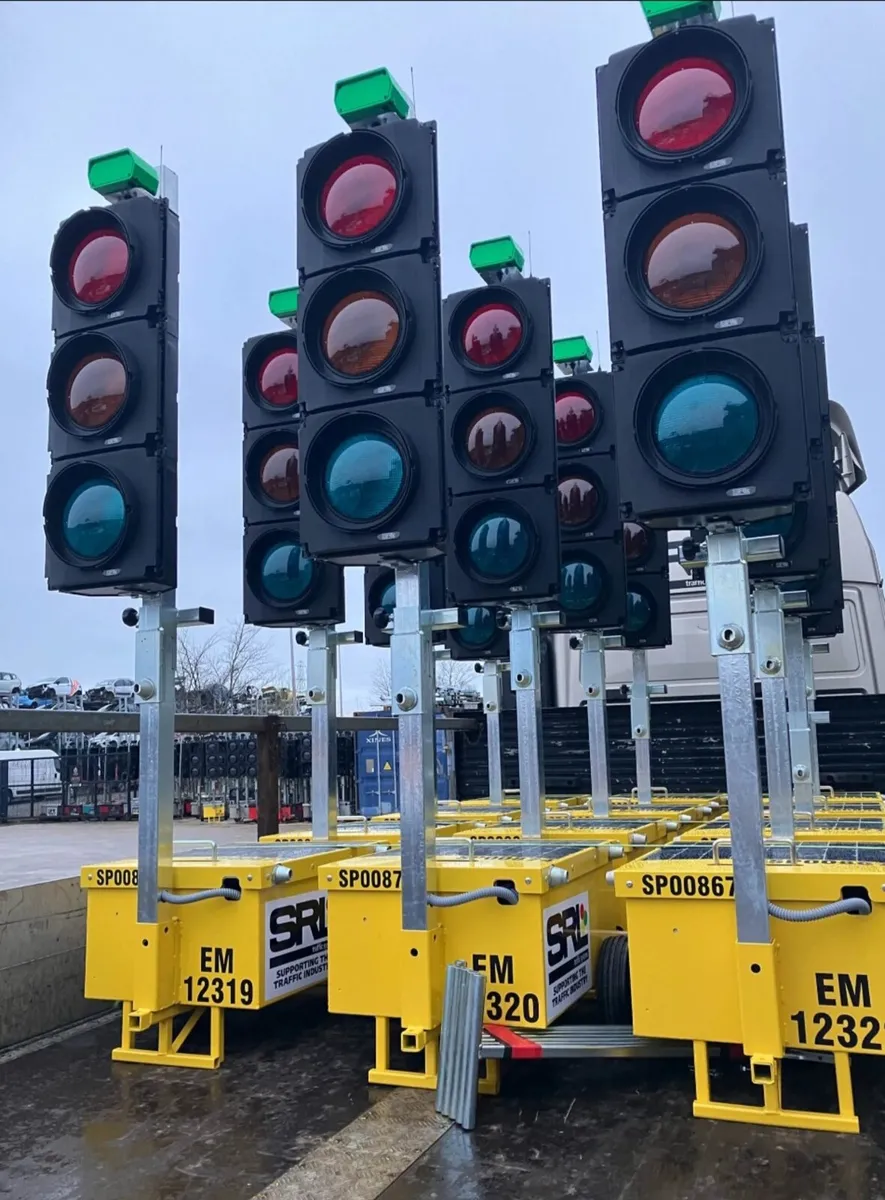 Staff wanted - Image 3