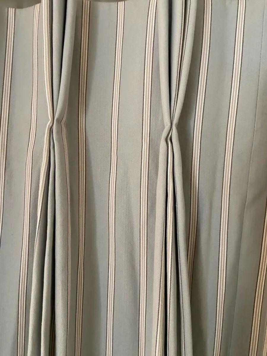 Curtains - 1 set of curtains professionally made - Image 1