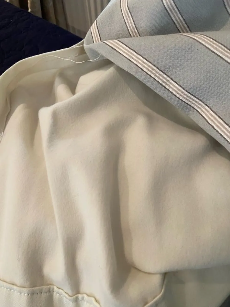 Curtains - 1 set of curtains professionally made - Image 4