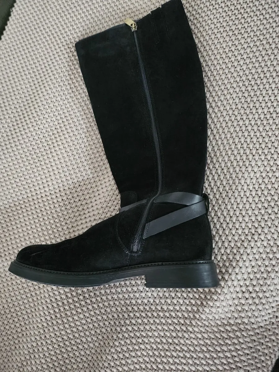 Tommy's Hilfiger Boots - Image 2