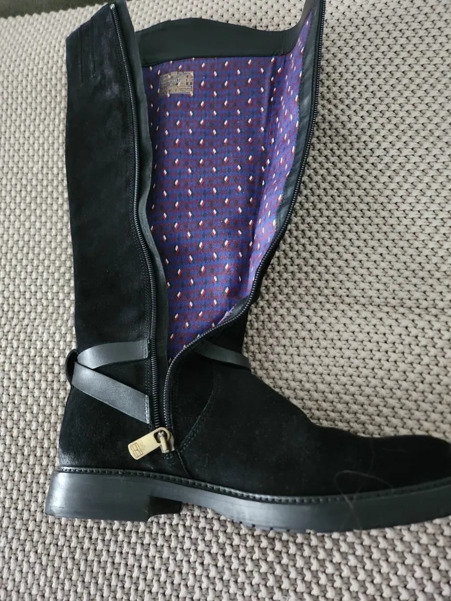 Tommy's Hilfiger Boots - Image 4