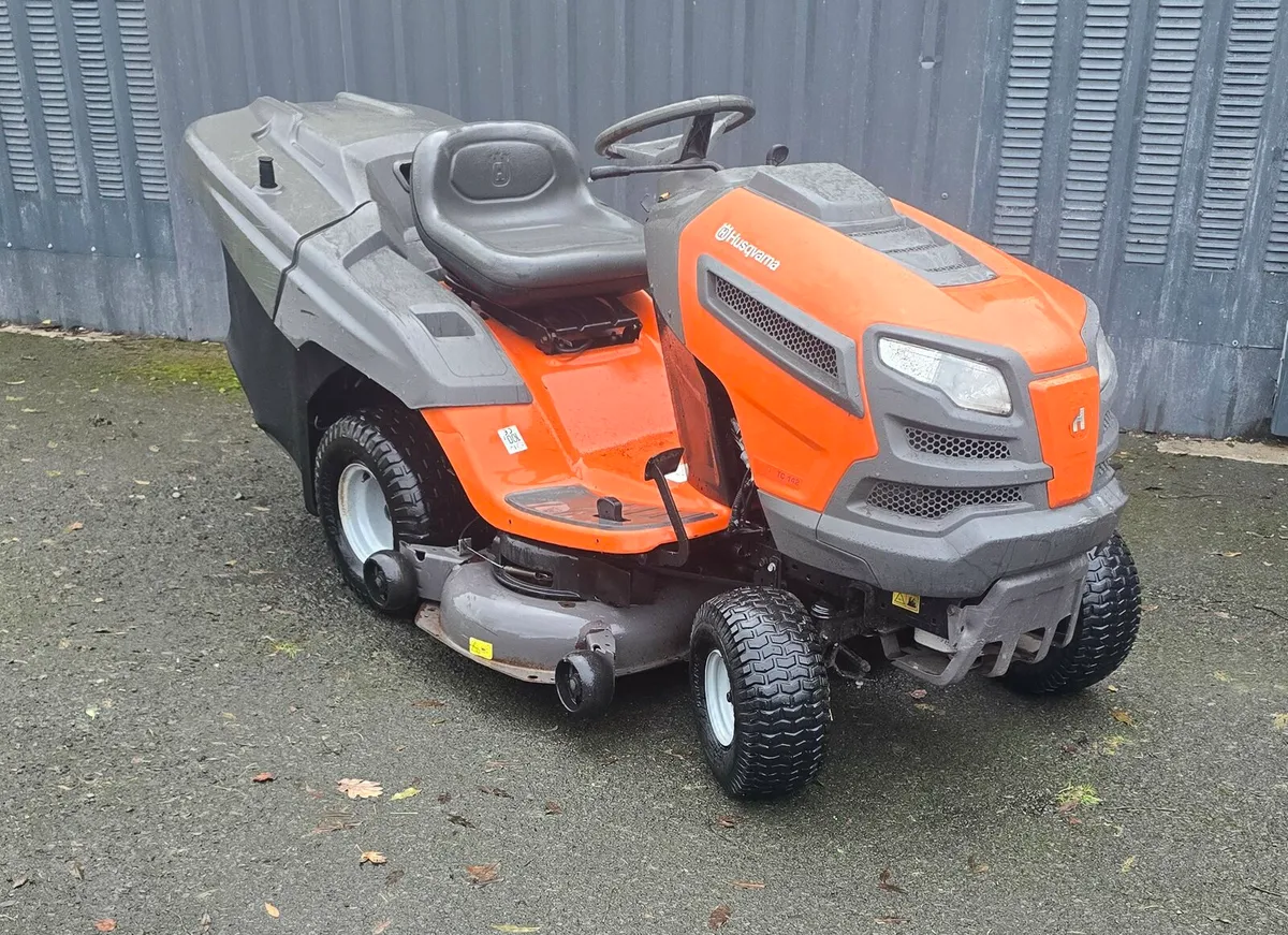 Husqvarna 42" 22HP - Image 4