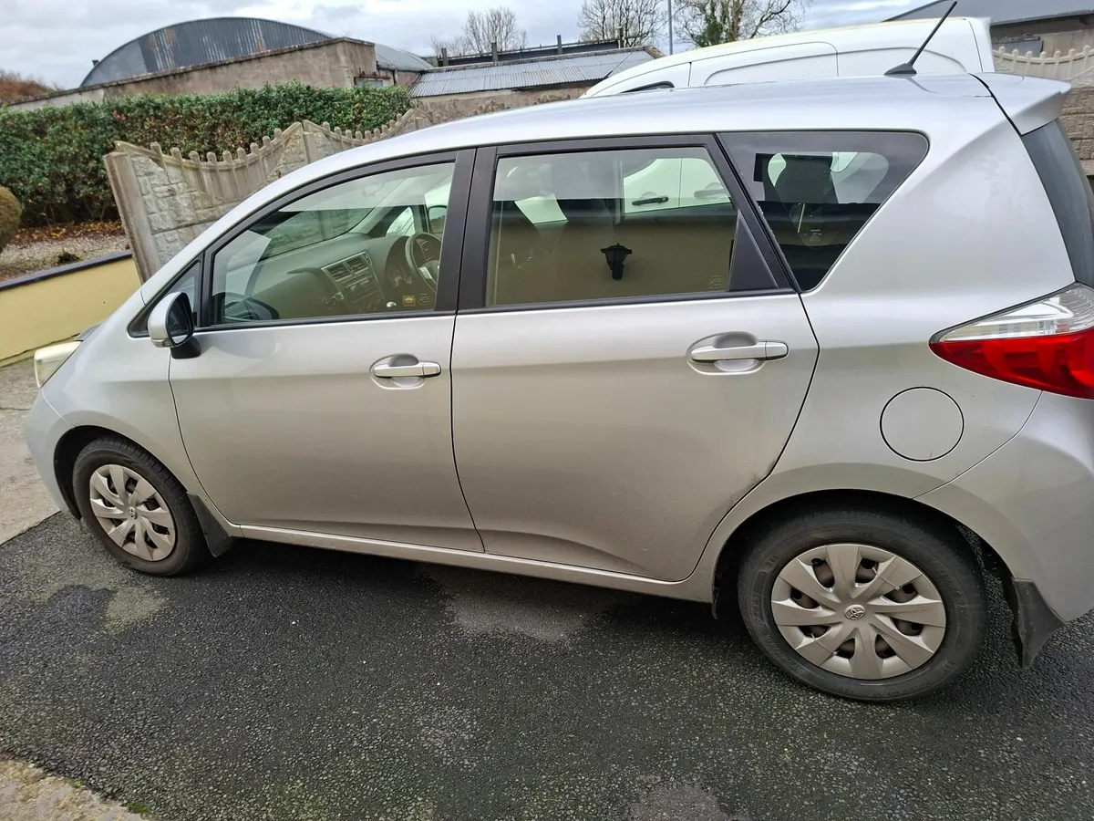 Toyota Verso-S 2014 - Image 2