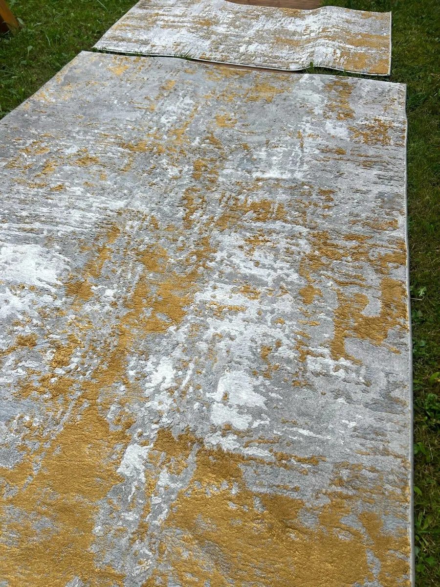 Large rug and matching small rug - Image 4