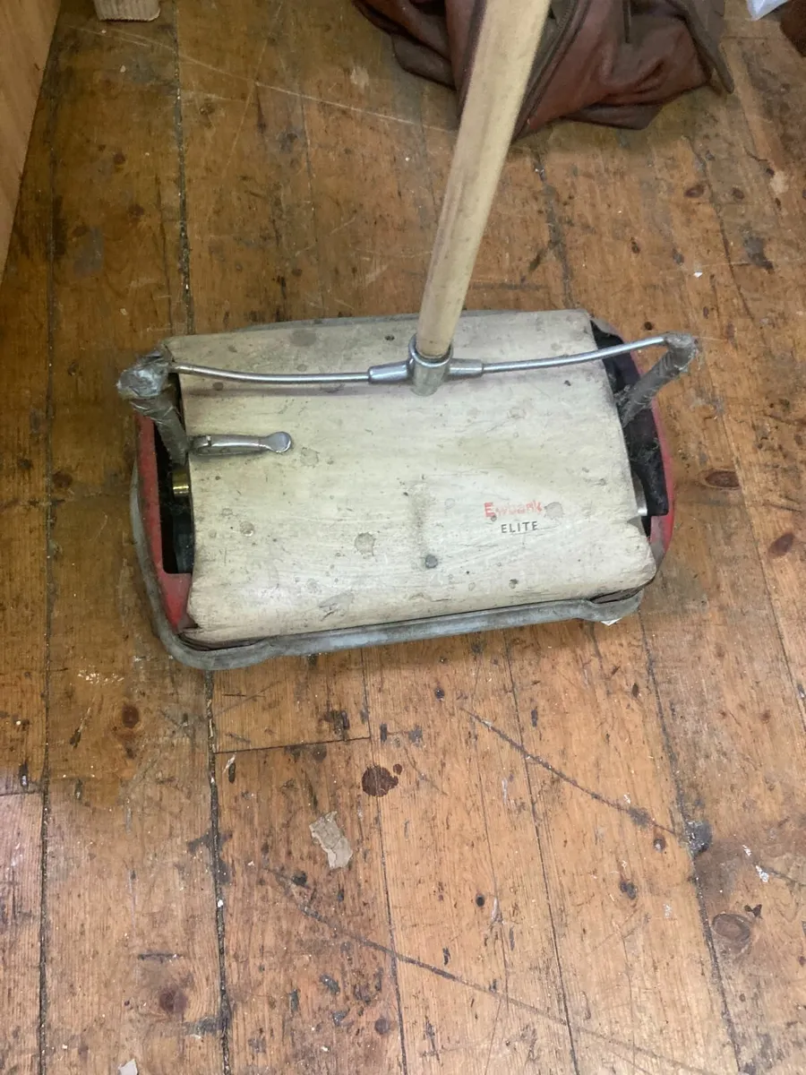 Vintage Carpet Sweeper - Ewbank - Image 2