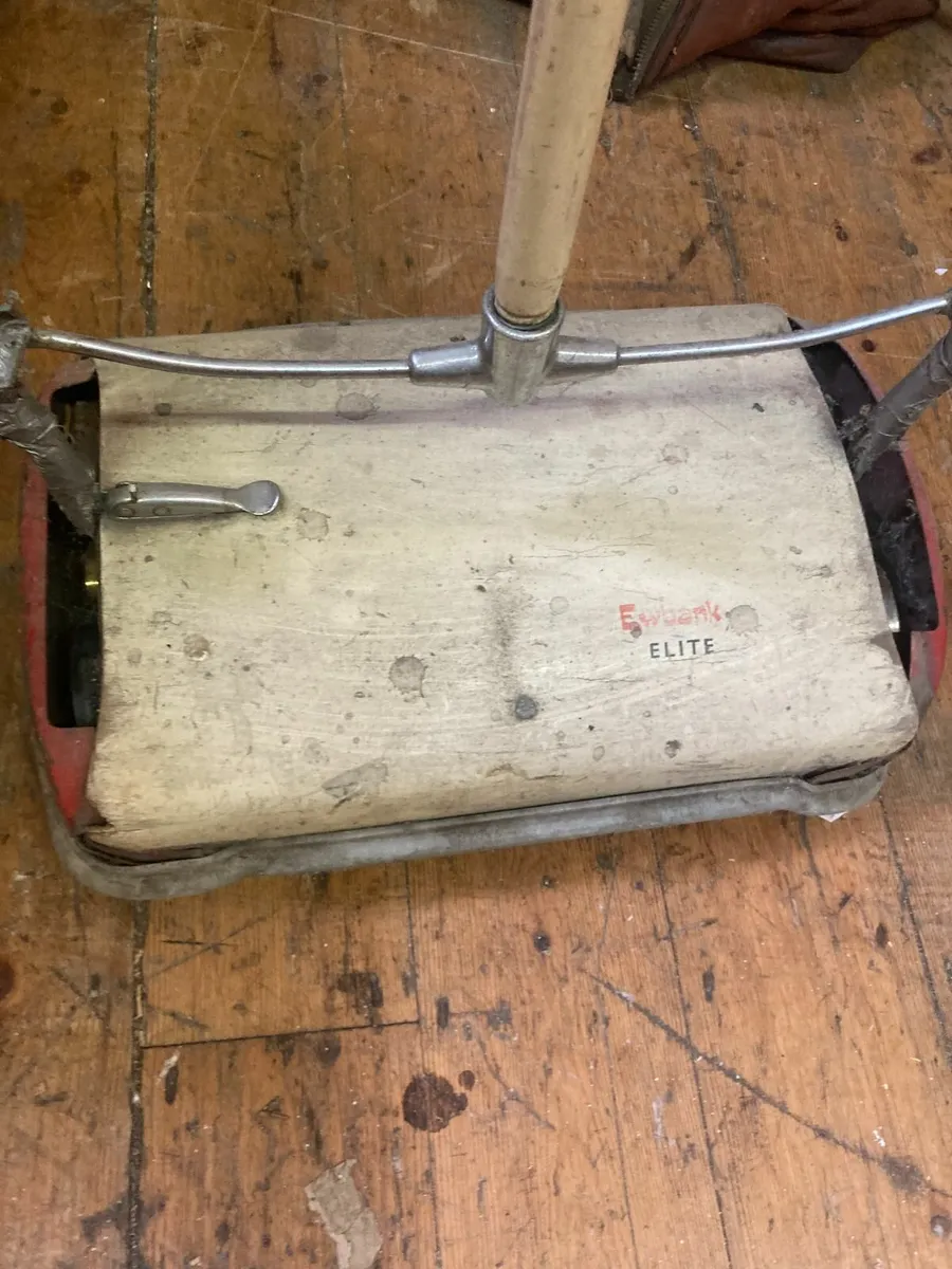 Vintage Carpet Sweeper - Ewbank - Image 3