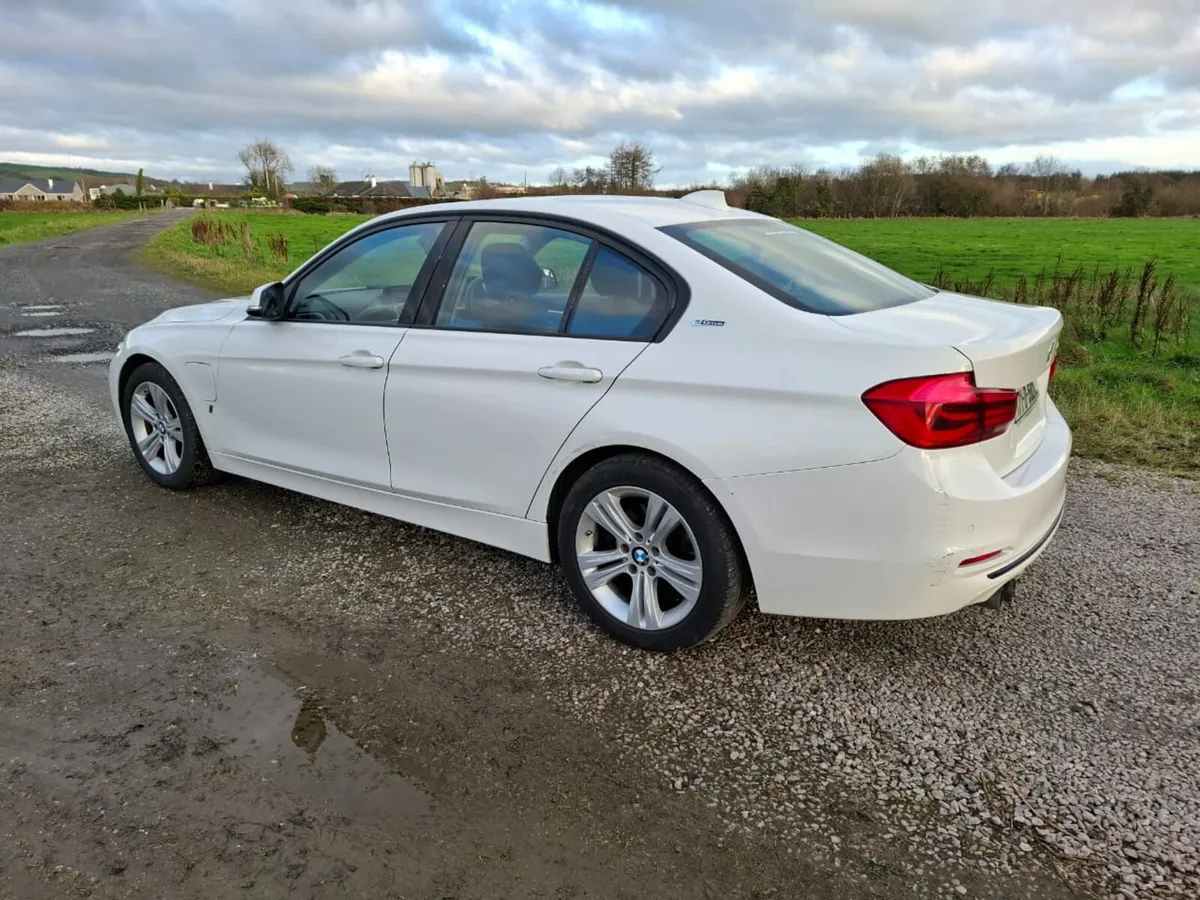 BMW 3 Series 2.0 petrol hybrid - Image 4