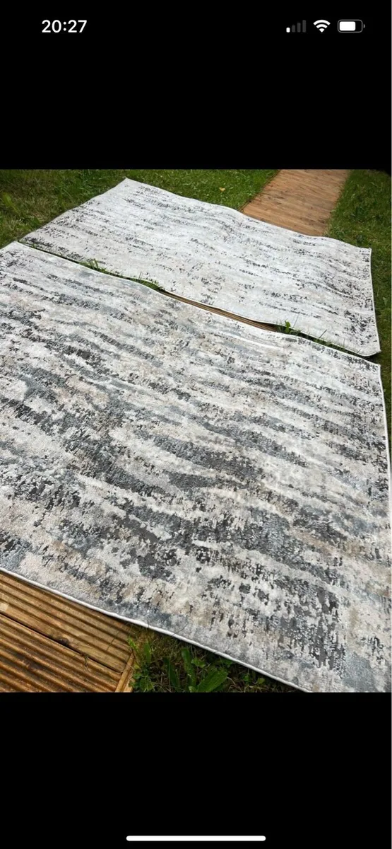 Two matching rugs - Image 1