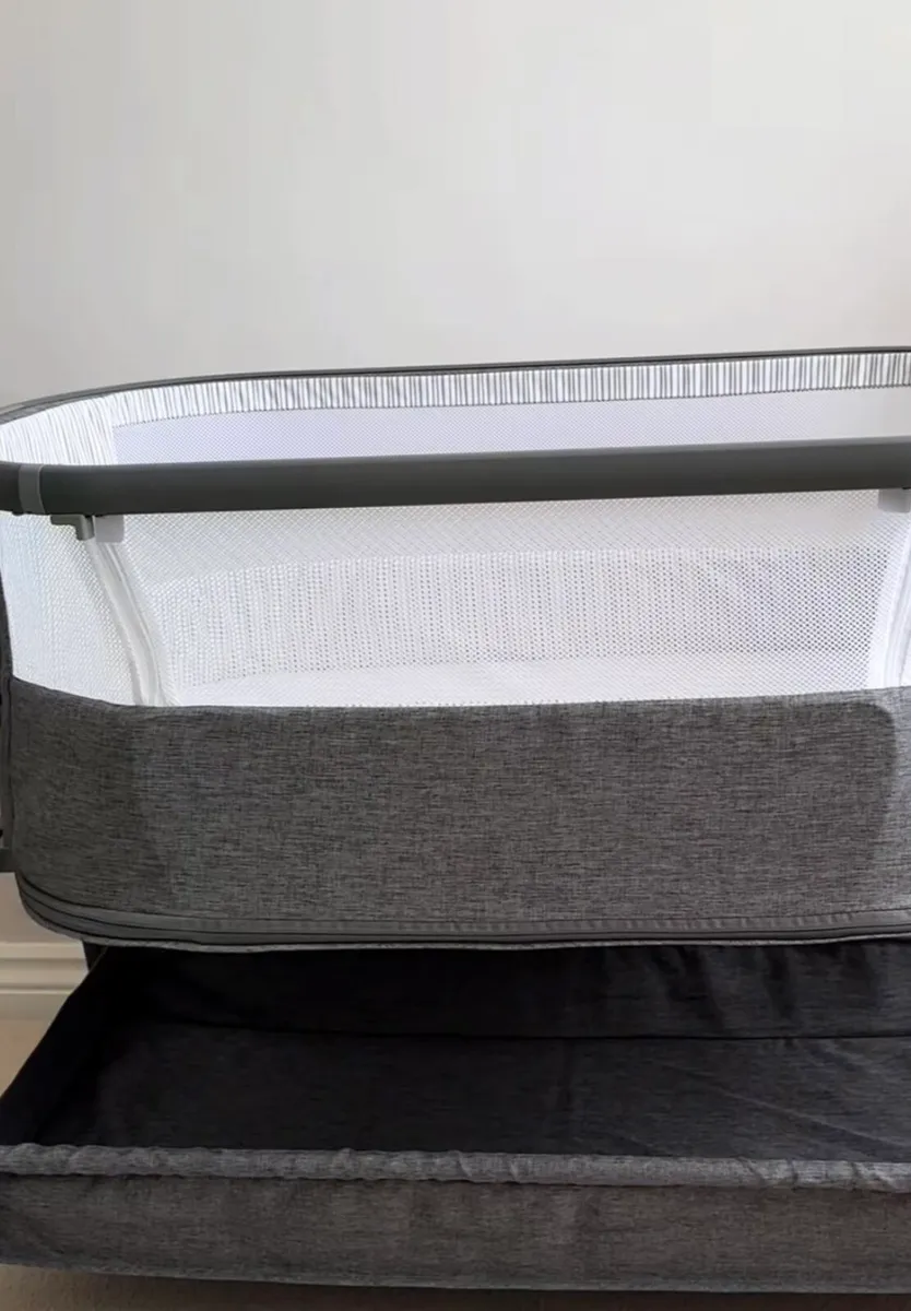 Ickle Bubba mumma and me bedside crib cot - Image 1