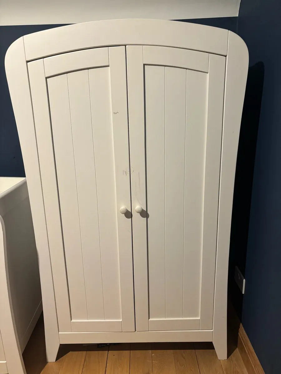 Children’s bedroom furniture - Image 1