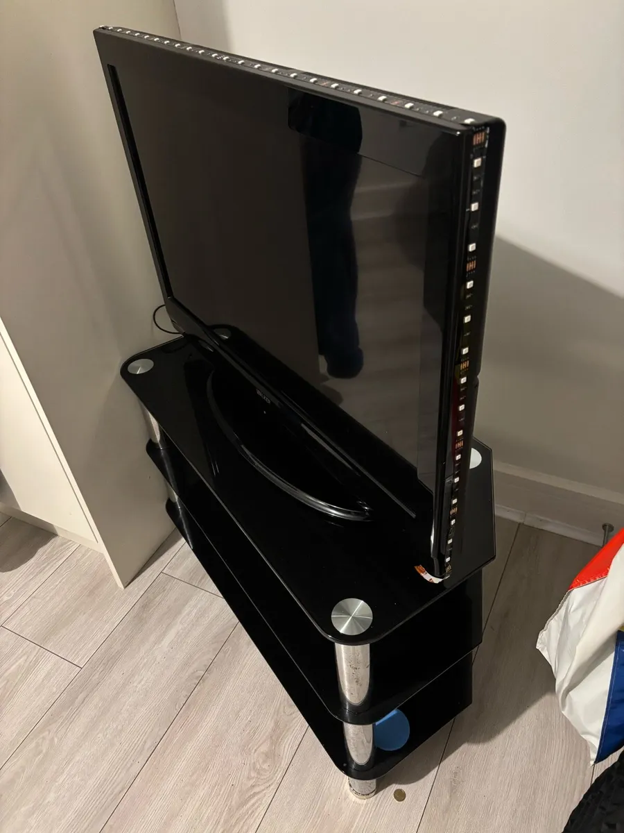 32 inch soarview tv & stand - Image 3