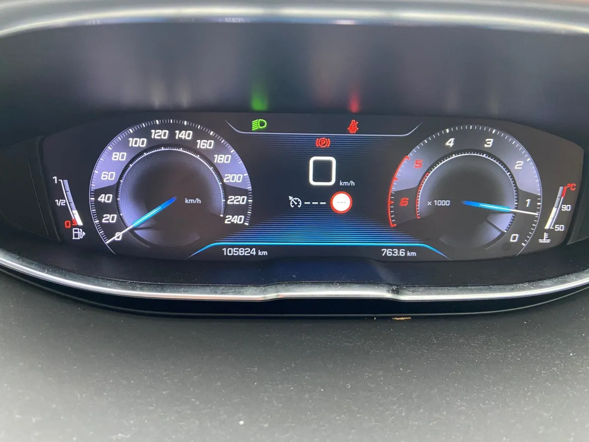 Peugeot 3008 2019 - Image 2