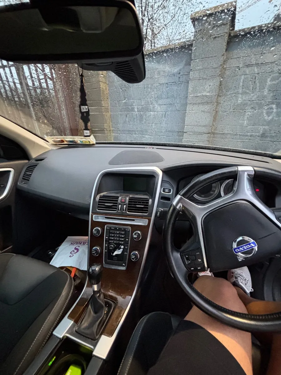 Volvo XC60 2011 - Image 2