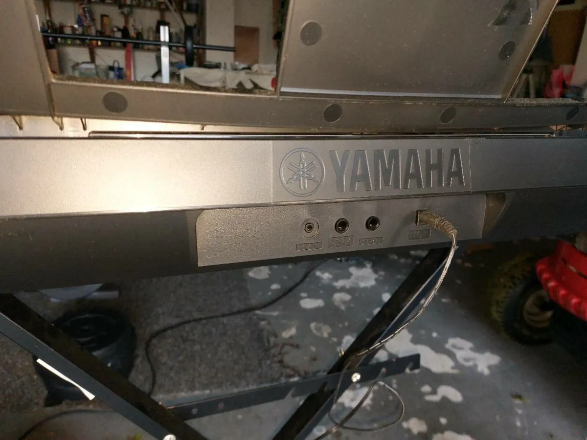 Yamaha keyboard - Image 2