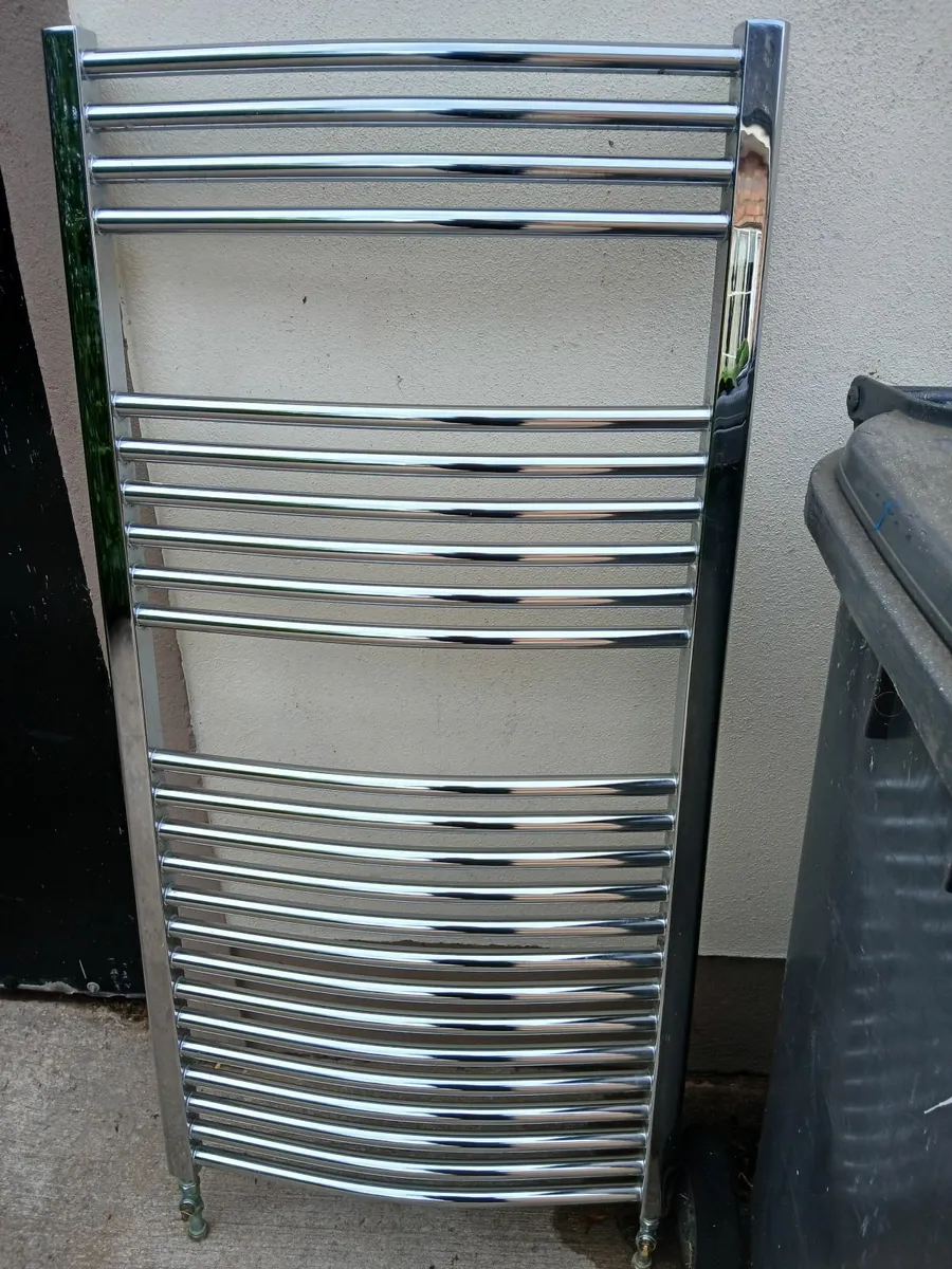 Cast iron Bath & suite - Image 2