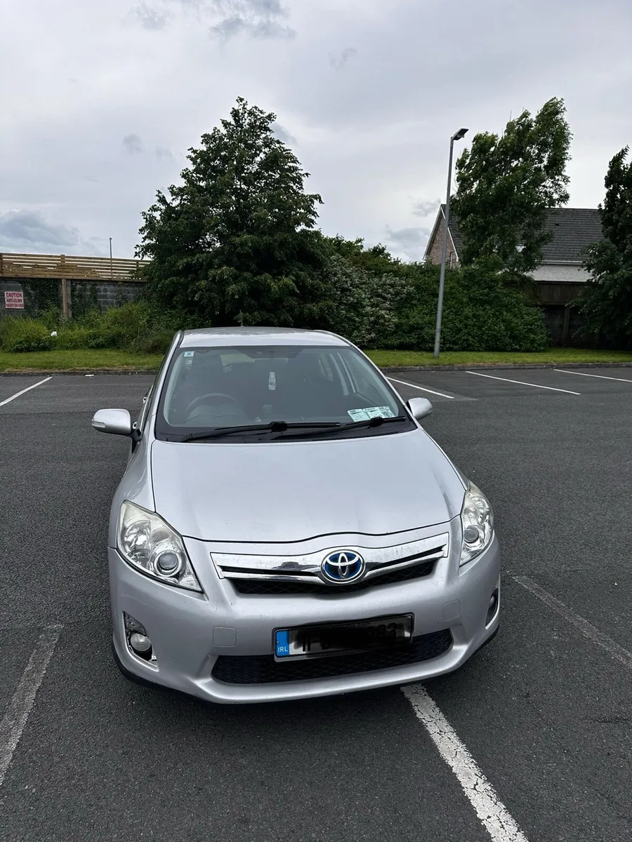Toyota Auris Hybrid - Image 2