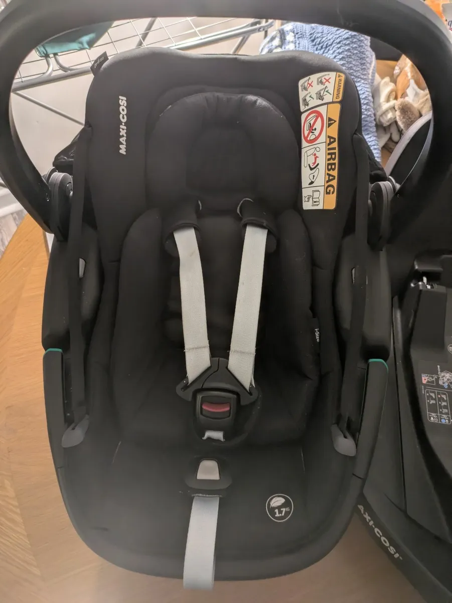 Car Seat and Base - Image 4