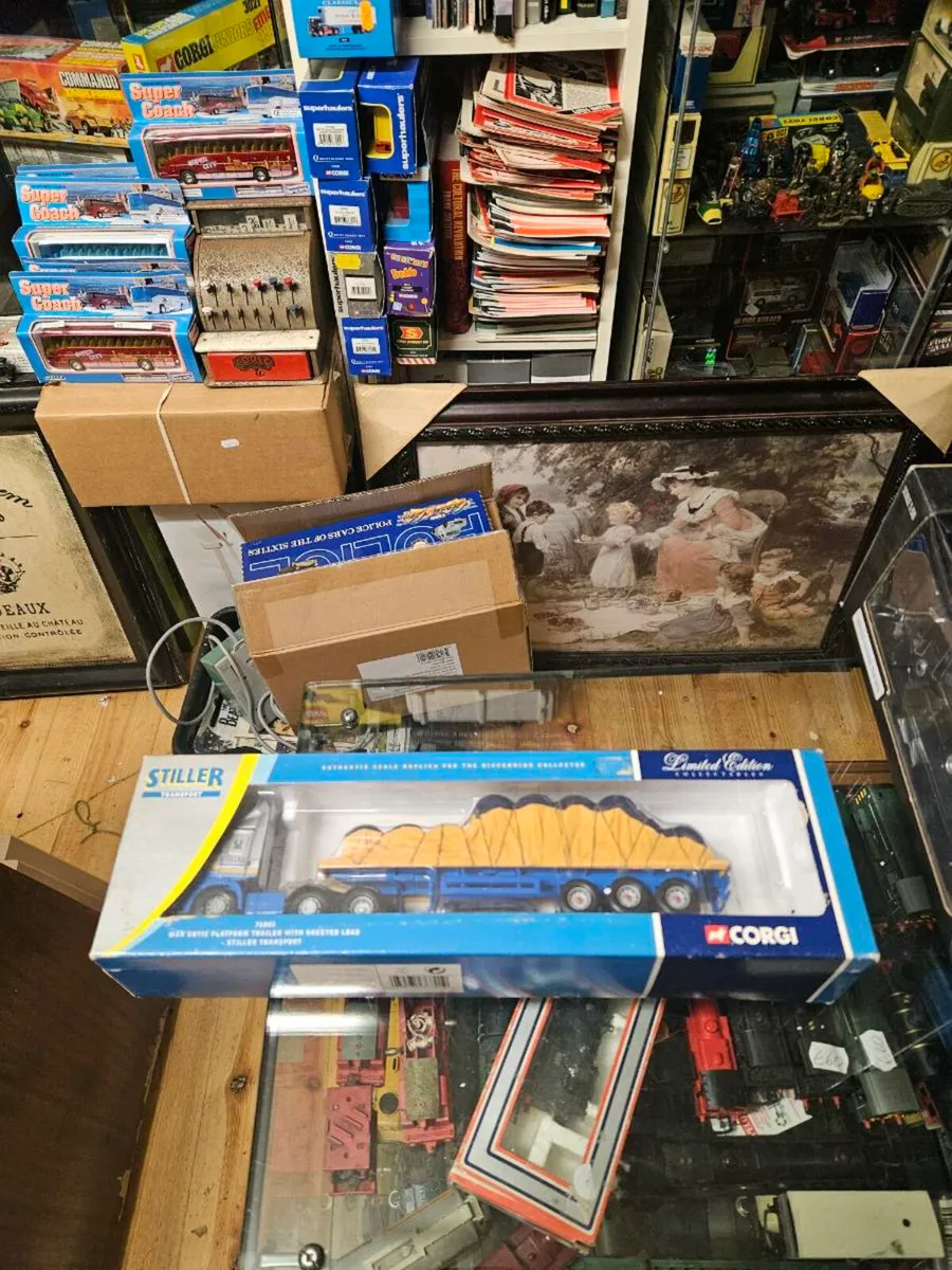 Corgi MAN Tractor Unit and Trailer 1.50 - Image 1