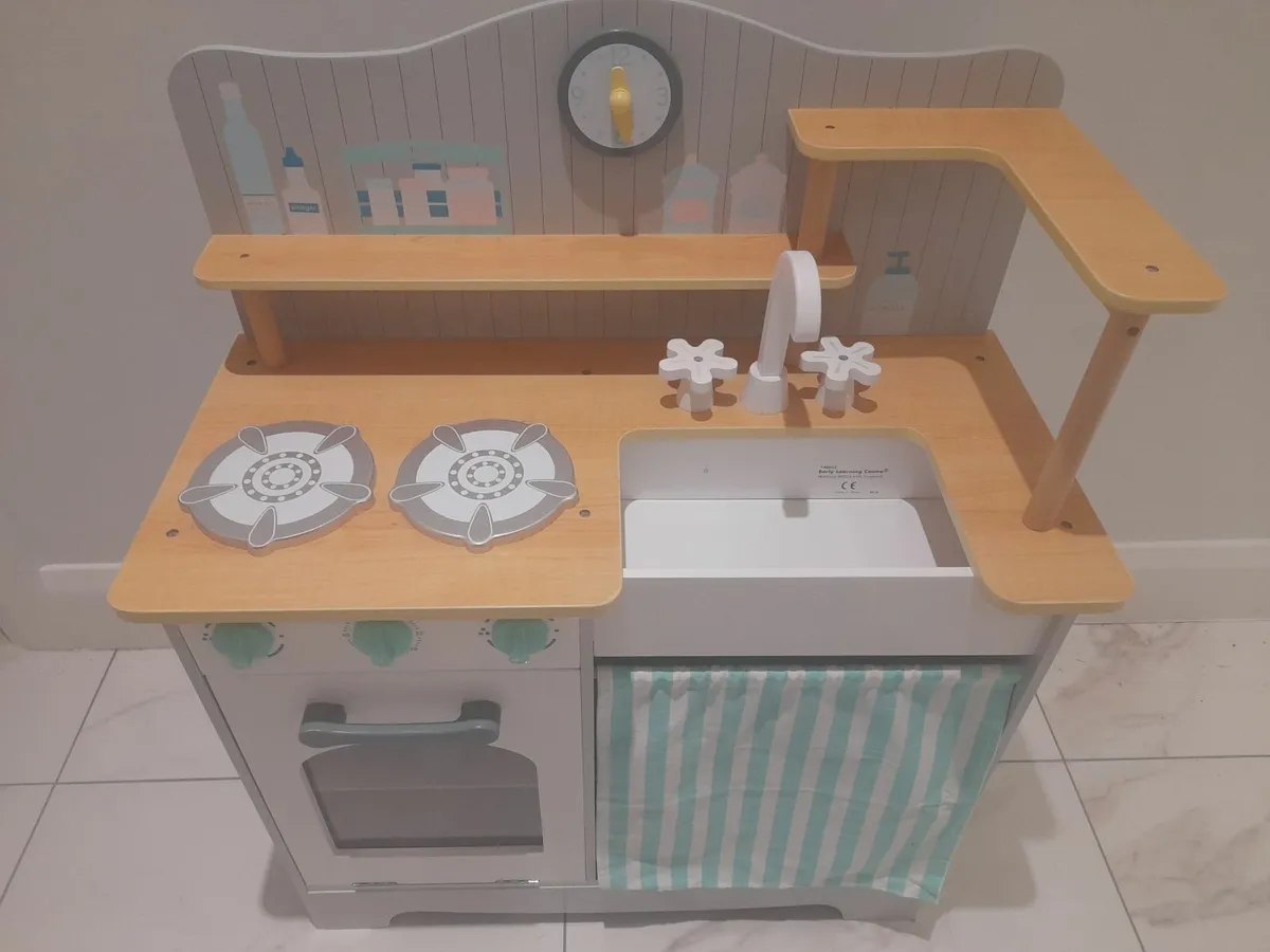 Kids Play Kitchen - Image 1