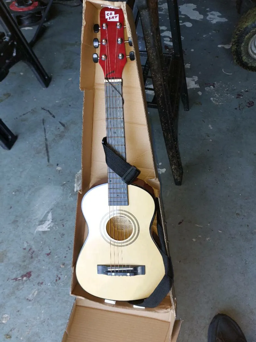 Child's guitar - Image 2